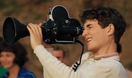 狗仔爆料薛之谦盗摄视频,狗仔爆料揭露隐私争议