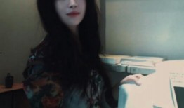 爆料流浪女孩视频网红,网红爆料引发网友热议